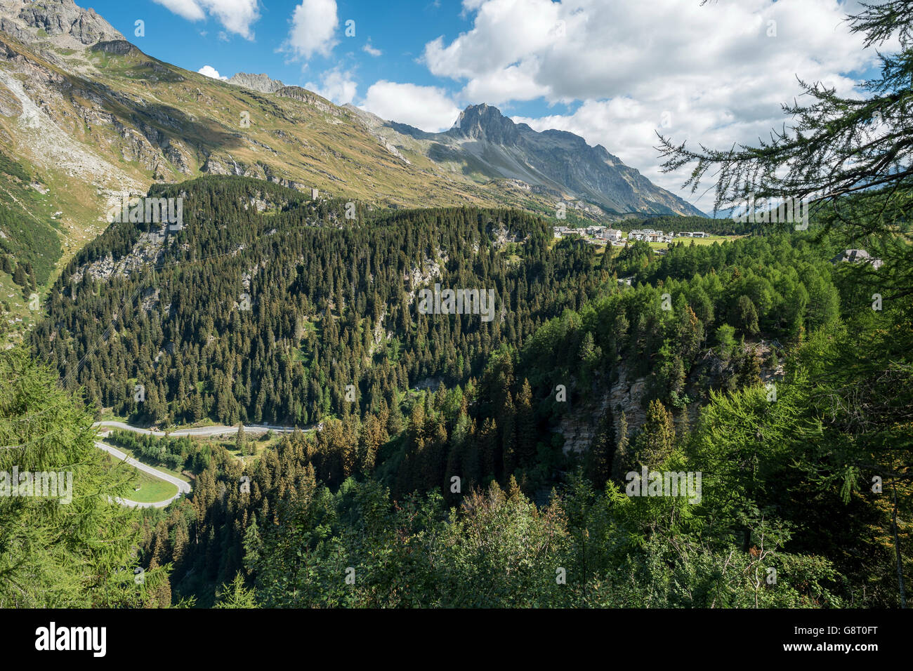 La Svizzera, alpi svizzere, il sentiero dei contrabbandieri (nelle vicinanze il Passo del Maloja), belvedere sulla Val Bregaglia e di Maloja Pass Foto Stock