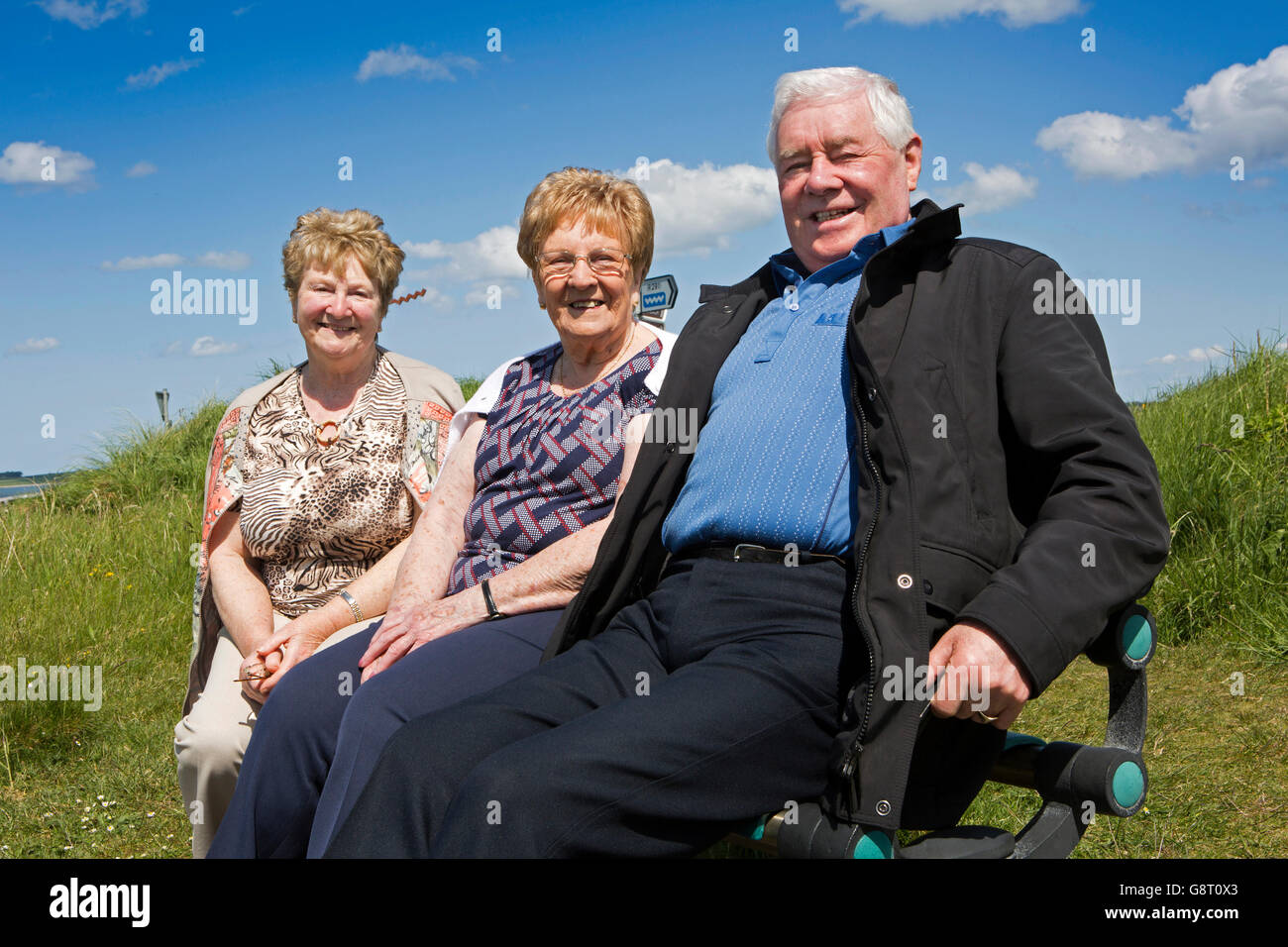 Irlanda, Co Sligo, Rosses Point, turisti provenienti dall Irlanda del Nord, l-r Iris Andrews, Kathleen Sloane, Seamus Monan Foto Stock