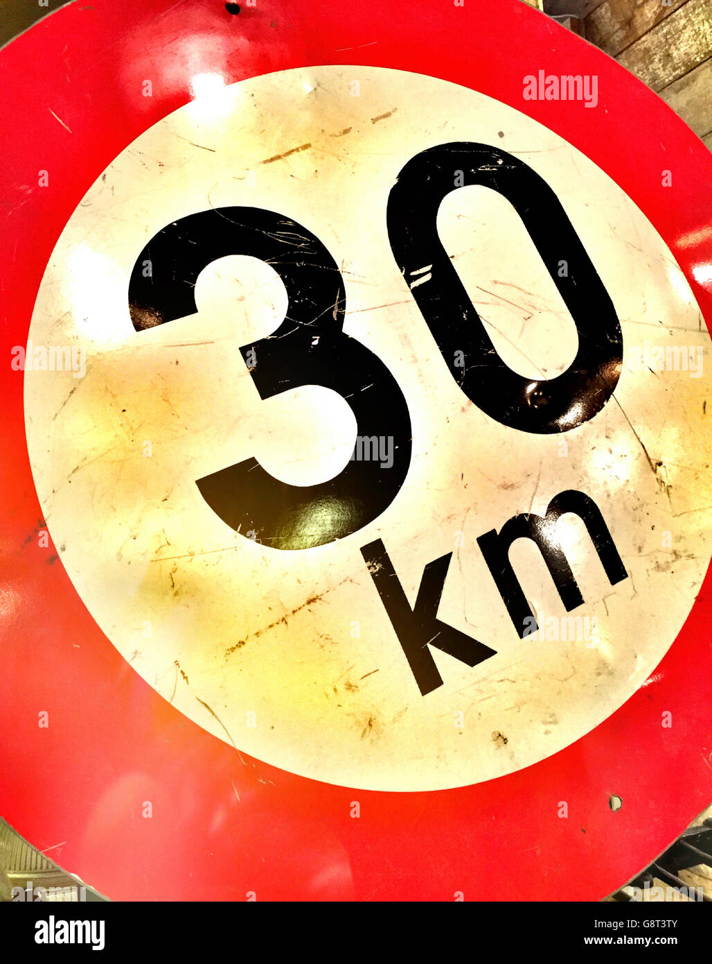 30 km segnale di limite di velocità Foto Stock