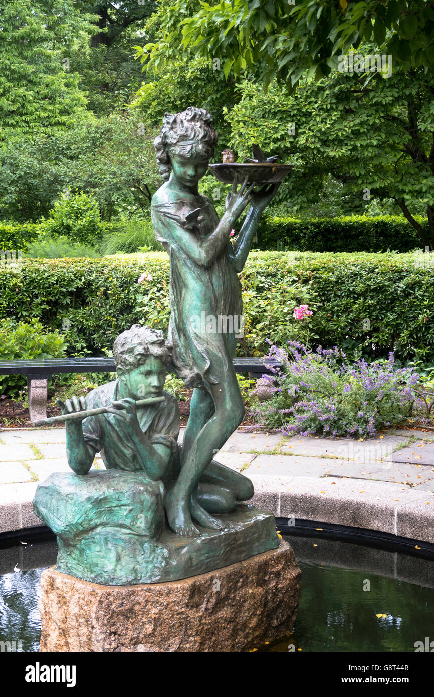 Burnett fontana nel giardino, al Central Park di New York, Stati Uniti d'America Foto Stock