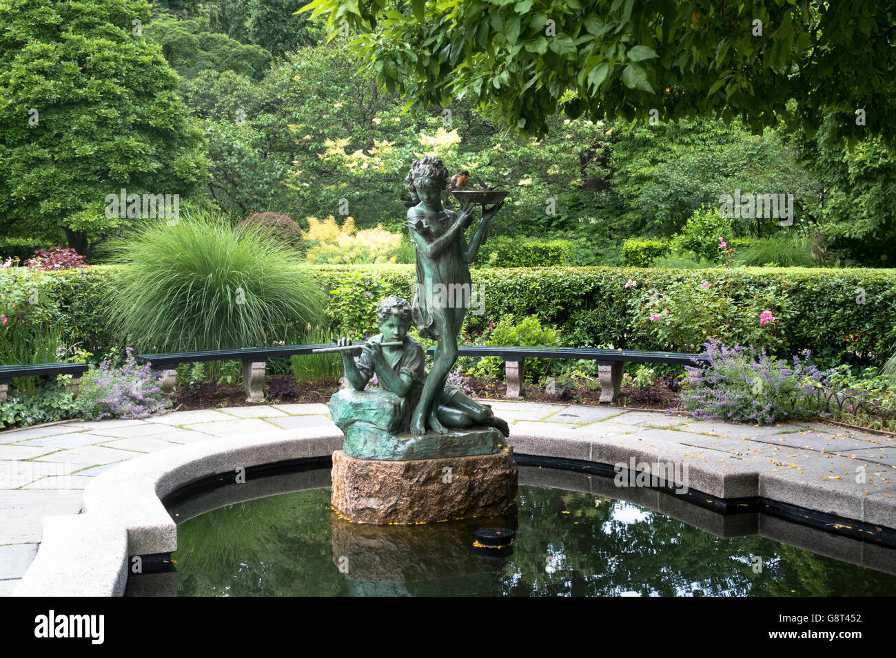 Burnett fontana nel giardino, al Central Park di New York, Stati Uniti d'America Foto Stock