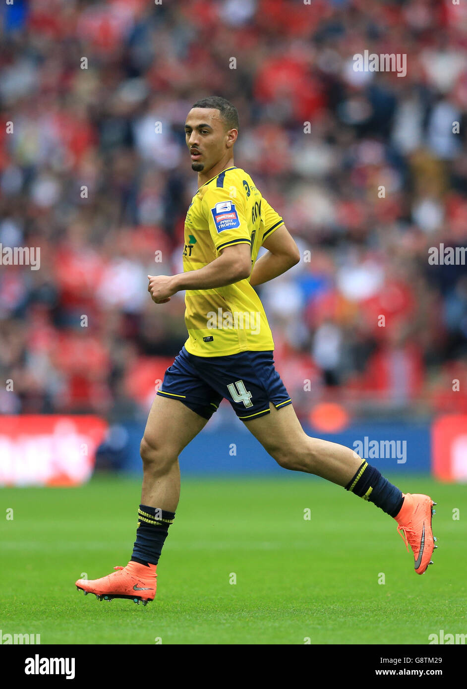 Oxford United's Kemar Roife durante la finale del Johnstone's Paint Trophy al Wembley Stadium di Londra. PREMERE ASSOCIAZIONE foto. Data immagine: Domenica 3 aprile 2016. Guarda la storia della PA DI CALCIO finale. Il credito fotografico dovrebbe essere: Adam Davy/PA Wire. Foto Stock