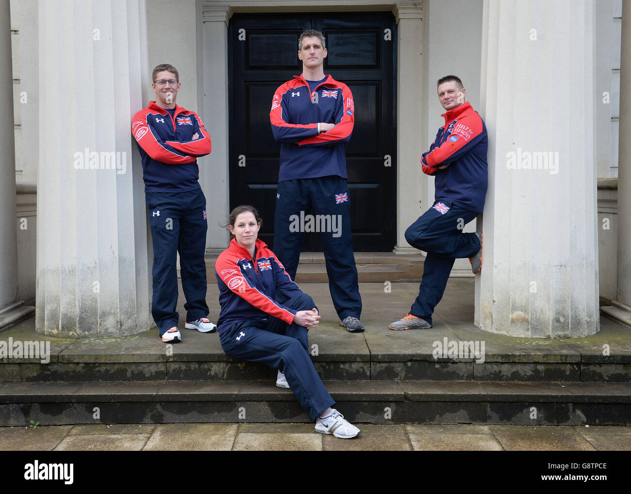 Capitano David Wiseman (al centro) e con Vice Captains (da sinistra a destra) Rob Cromey-Hawk, Kirsty Walllace e Gareth Patterson del team Invictus UK alla caserma di Wellington, a Londra alla presentazione del team britannico per le partite Invictus 2016, prima dei Giochi, Che sarà in scena a Orlando, Florida, il mese prossimo. Foto Stock