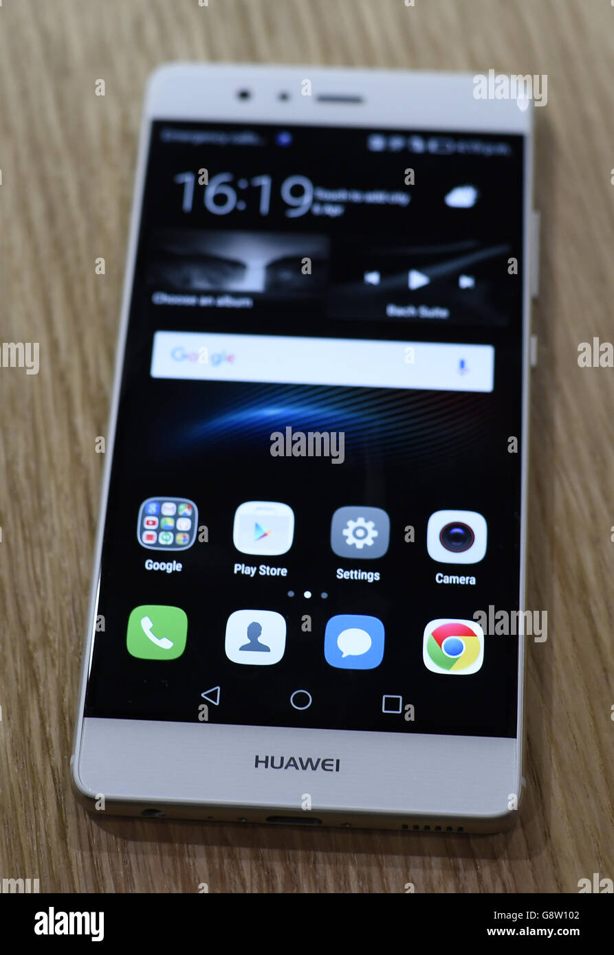 Uno smartphone Huawei P9 all'annuncio del prodotto Huawei dei loro  smartphone P9 e P9 Plus alla Battersea Evolution di Londra Foto stock -  Alamy