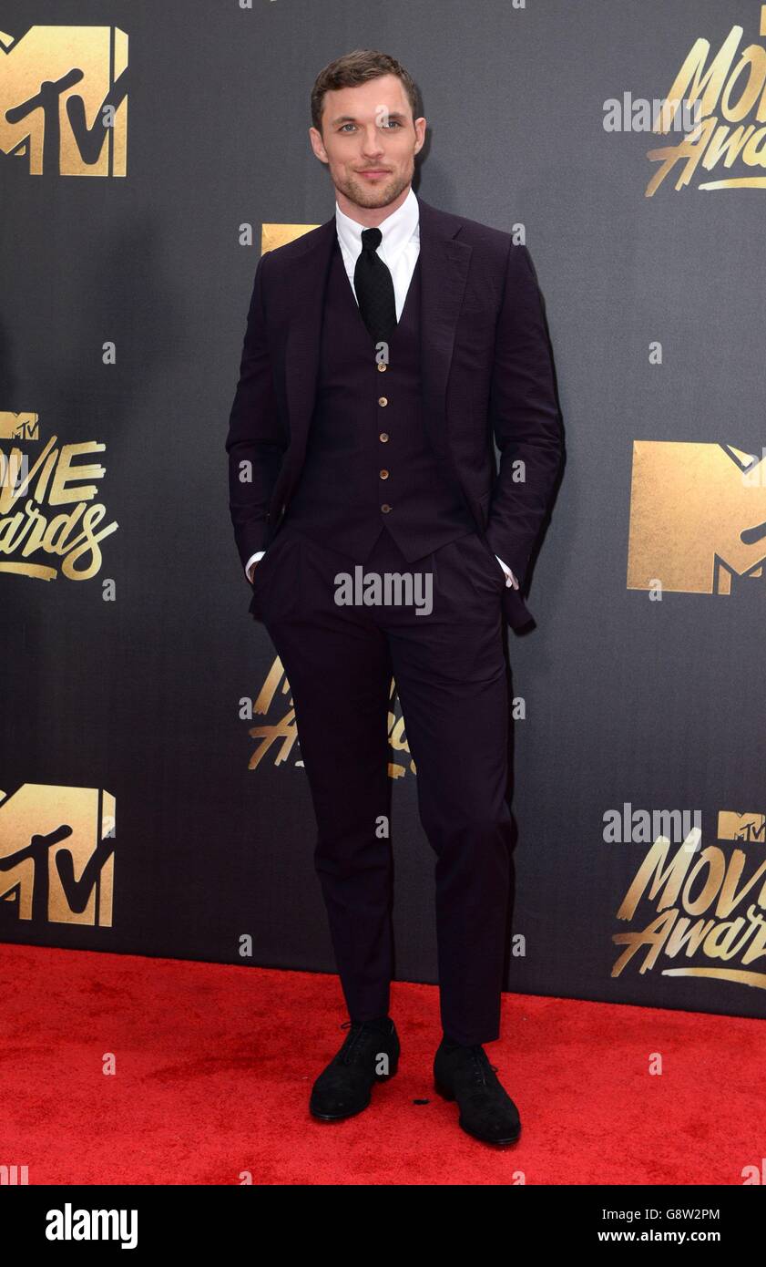 Ed Skrein arriva al MTV Movie Awards 2016 presso gli studi Warner Bros di Burbank, Los Angeles. Foto Stock