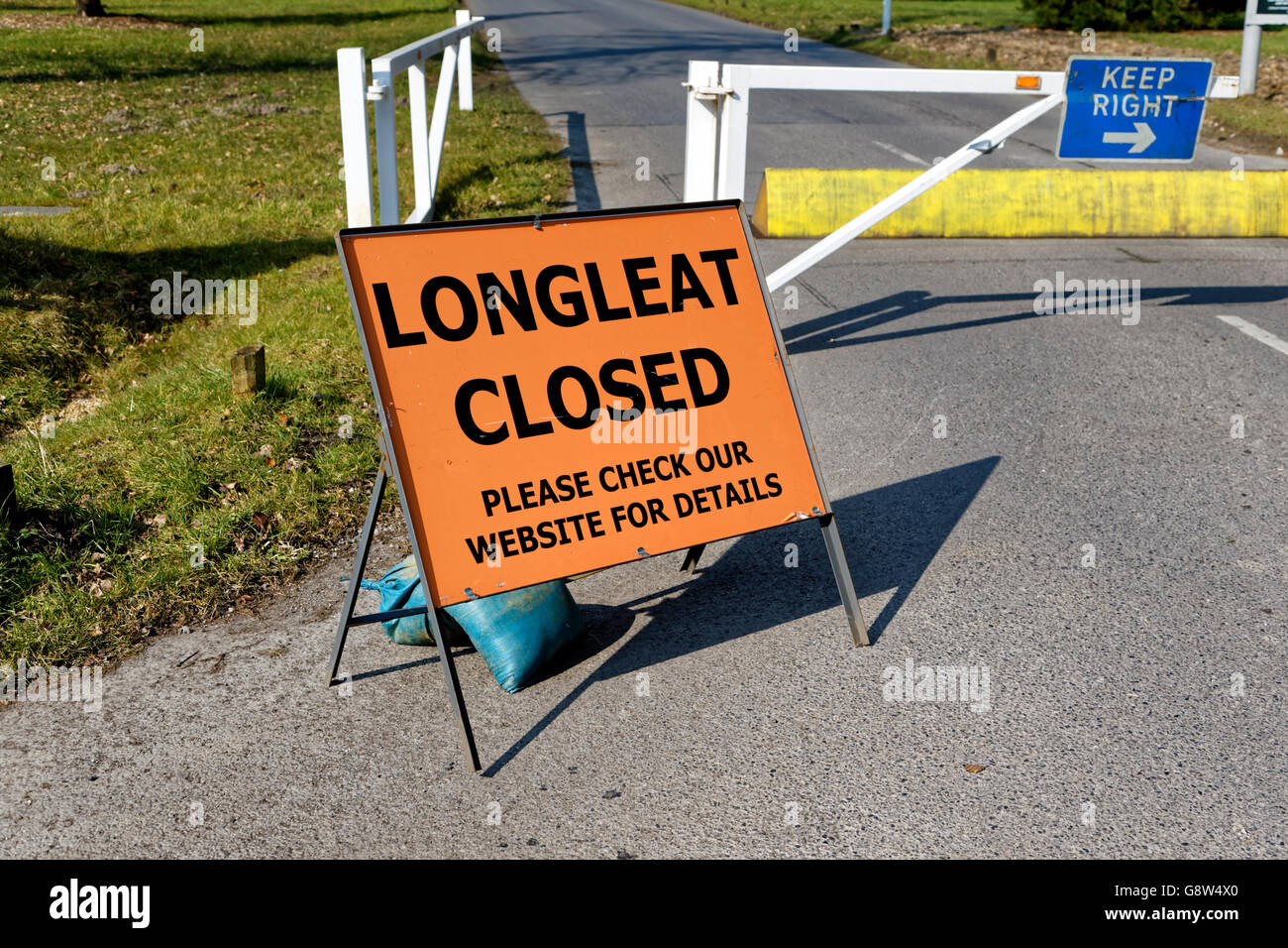 Longleat chiuso firmare all'entrata del Longleat Estate, Wiltshire, Regno Unito, 17 marzo 2016. Foto Stock