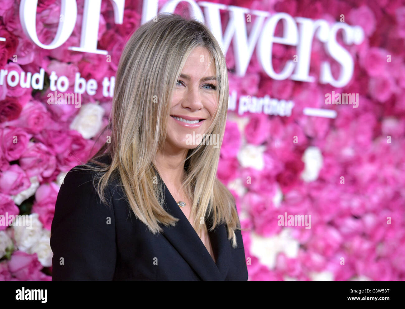 Jennifer Aniston arriva alla prima di Los Angeles del 'Altro's Day' al TCL Chinese Theatre mercoledì 13 aprile 2016. (Foto di Richard Shotwell/Invision/AP) Foto Stock