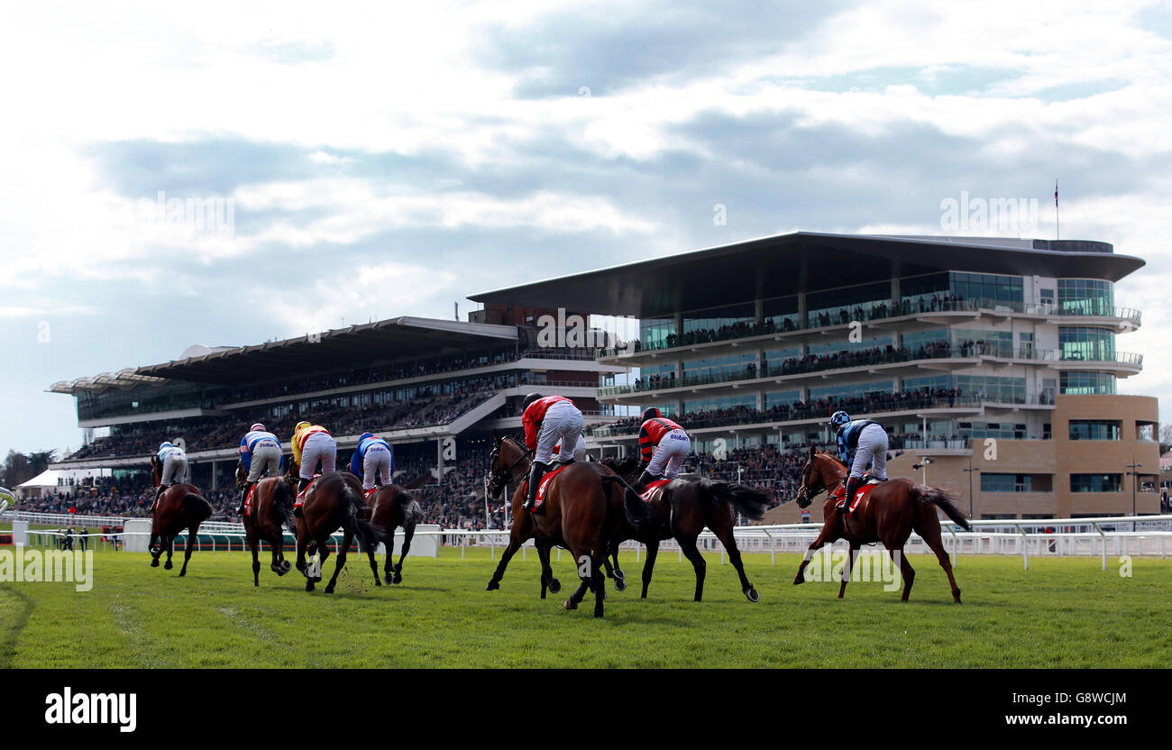 La riunione del mese di aprile - Giorno 1 - Cheltenham Gare Foto Stock