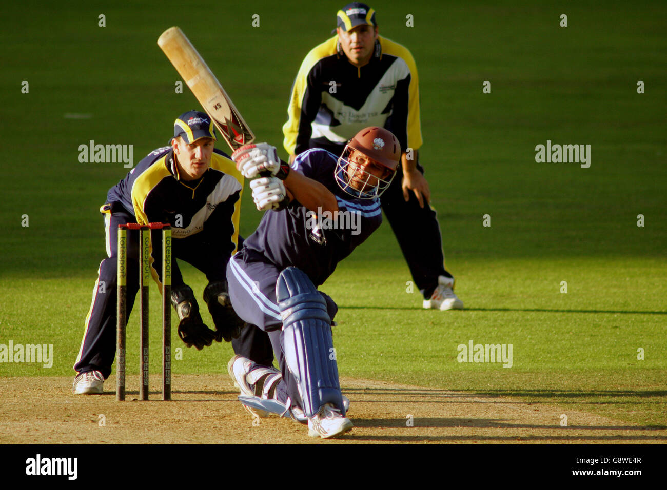 Cricket - totesport National Cricket League - Divisione due - Surrey Lions contro Scozia - The Brit Oval. Mark Butcher di Surrey in azione Foto Stock