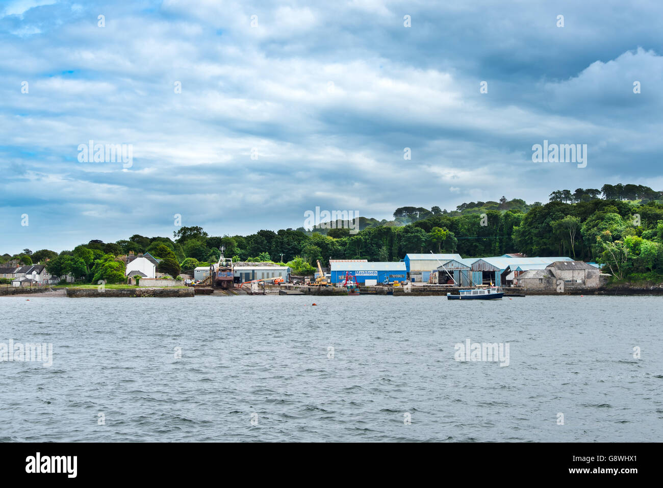 Mashford il cantiere, si trova vicino a Cremyll sul Cornish banca del fiume Tamar estuario, opposta a Plymouth. Foto Stock