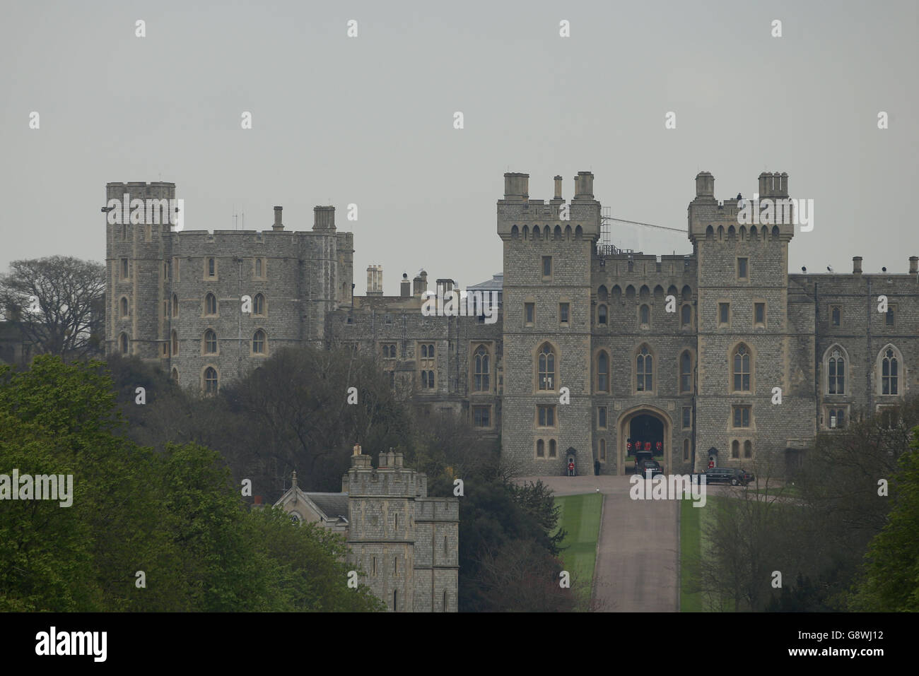 La motocicletta per il presidente e la prima Signora degli Stati Uniti Barack Obama e sua moglie Michelle, arriva all'ingresso del Sovrano del Castello di Windsor, dove il presidente e sua moglie hanno partecipato a un pranzo privato ospitato dalla regina Elisabetta II e il duca di Edimburgo. Foto Stock