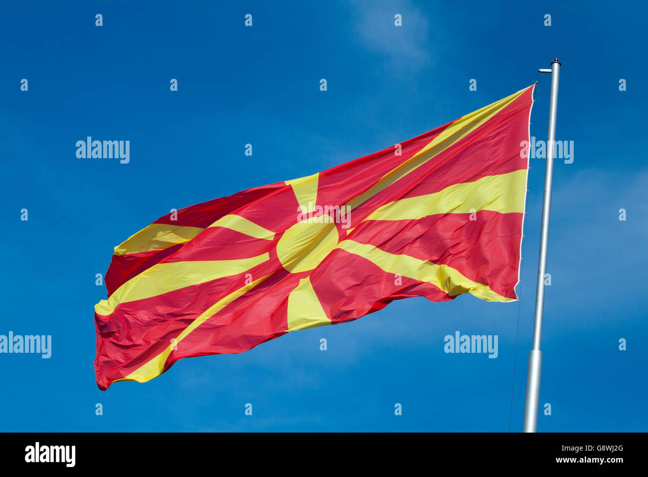 Toppa Termoadesiva Con Bandiera Nazionale Della Macedonia – Ricamata, Dimensioni 9x6 Cm, Per Jeans, Giacca, Zaino E Borsa, Personalizza I Tuoi Vestiti