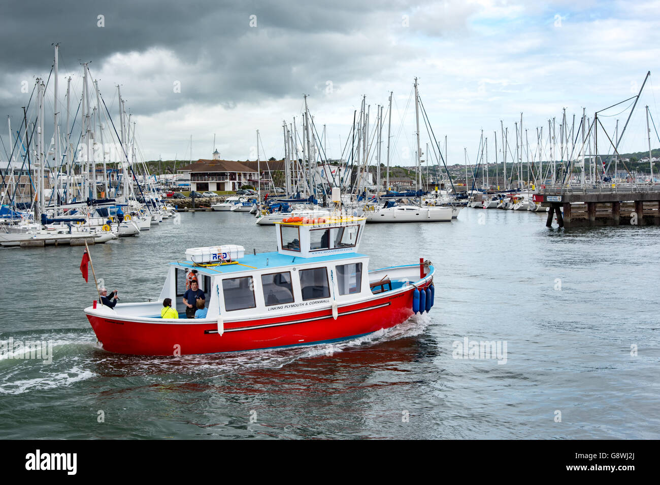 Il Traghetto Cawsand visto lasciare il Barbican zona di Plymouth. Foto Stock