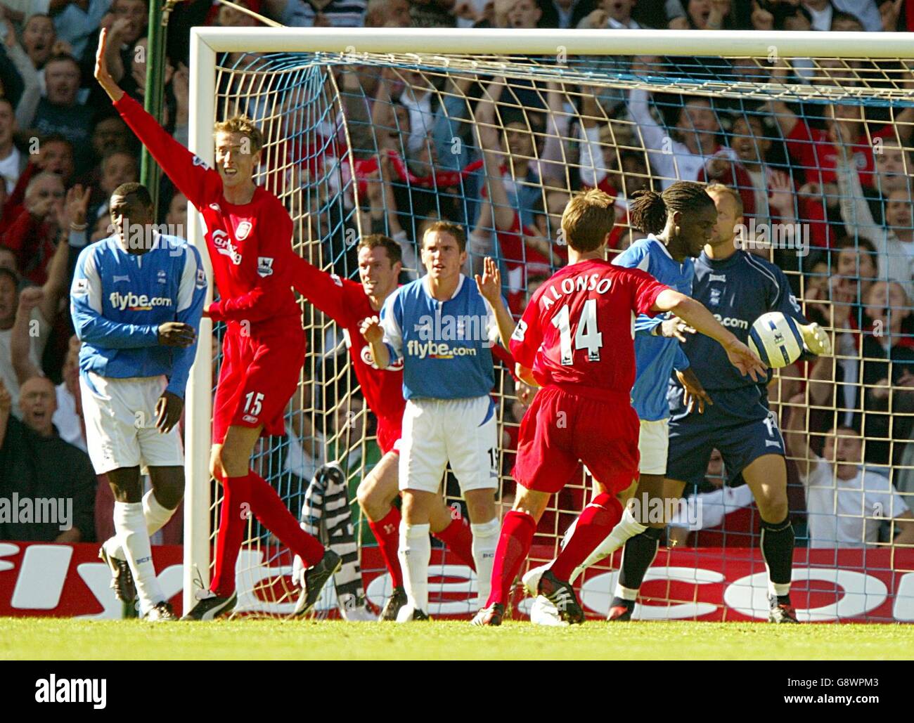 Calcio - fa Barclays Premiership - Birmingham City / Liverpool - St. Andrews. Neil Kilkenny (centro) della città di Birmingham attende la decisione dell'arbitro dopo il suo volantino. Foto Stock