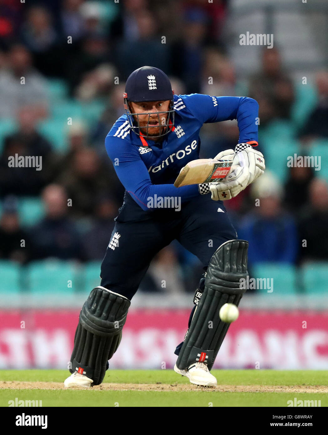 L'Inghilterra del Johnny Bairstow hits fuori durante il Royal London una giornata internazionale della serie in corrispondenza della Kia ovale, Londra. Foto Stock