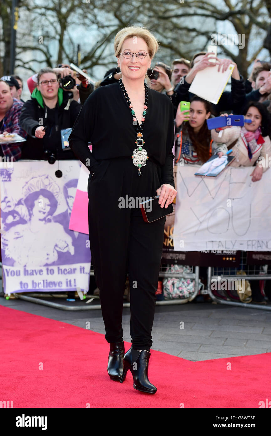 Meryl Streep alla fiera Foster Jenkins World Premiere di Firenze tenutasi a Odeon Leicester Square, Londra. PREMERE ASSOCIAZIONE foto. Data immagine: Martedì 12 aprile 2016. Vedere PA Story SHOWBIZ Streep. Il credito fotografico dovrebbe essere: Ian West/PA Wire Foto Stock