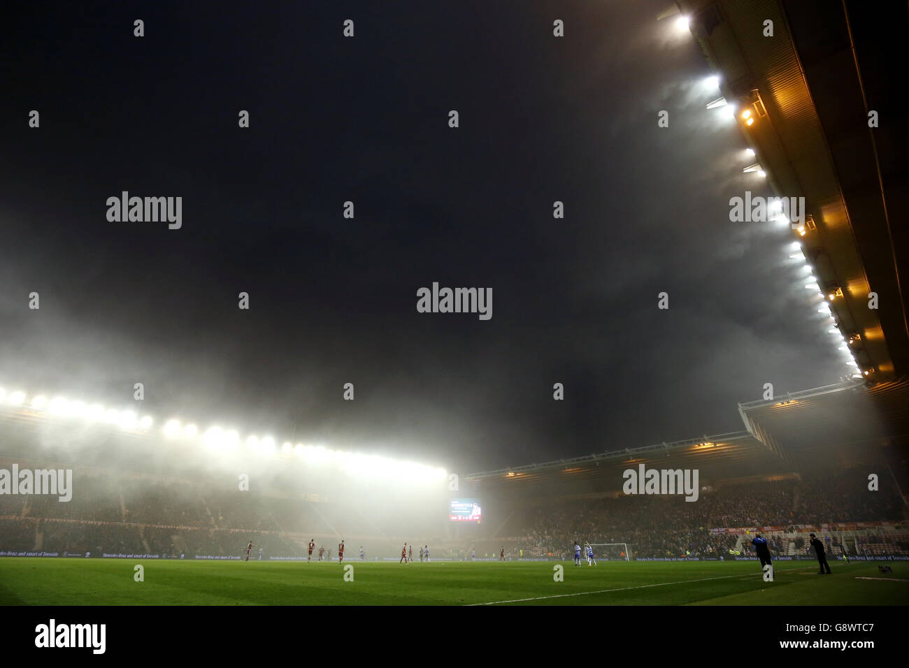 Una visione generale dell'azione durante la partita del campionato Sky Bet al Riverside Stadium di Middlesbrough. Foto Stock