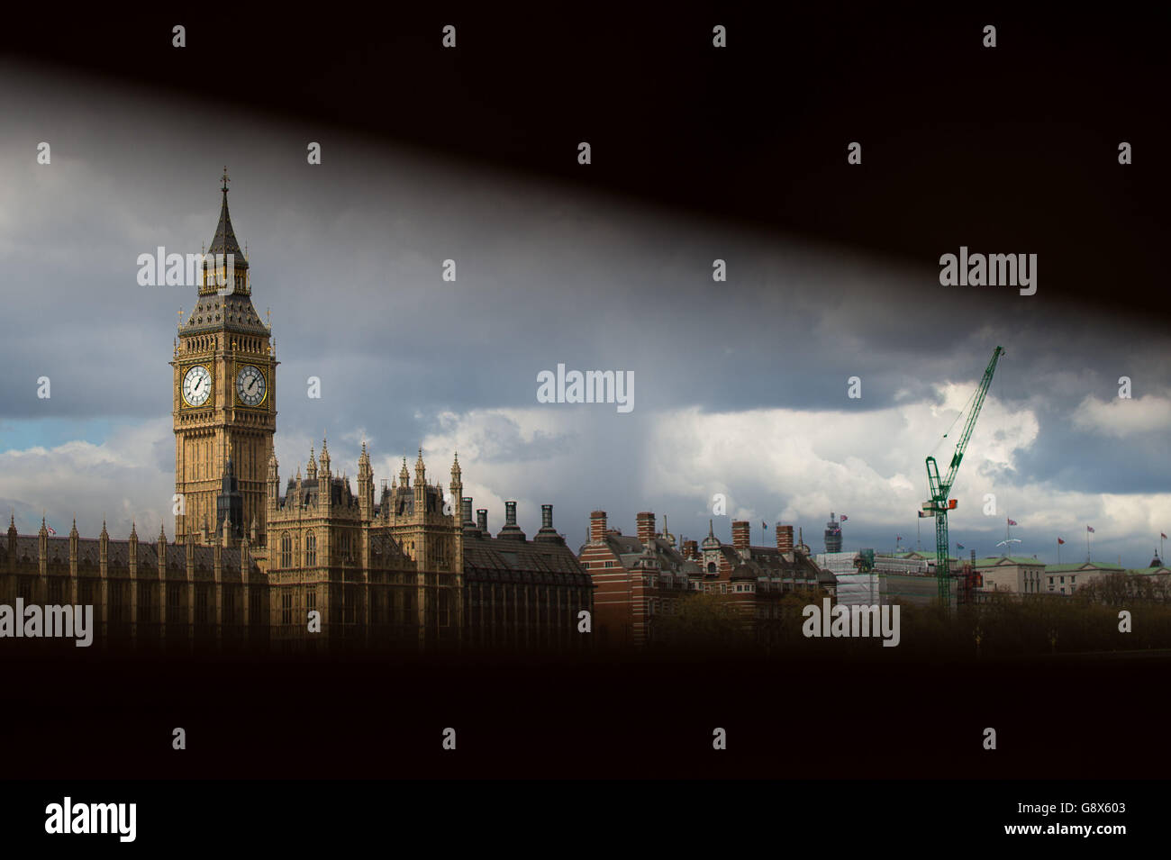 Una vista generale della Elizabeth Tower, che ospita il Big ben, presso la House of Commons di Westminster, Londra, che sarà silenziato per diversi mesi come parte di un &Acirc;£29 milioni di programma per riparare la faccia e il meccanismo dell'orologio, nonché crepe nella muratura torri. Foto Stock