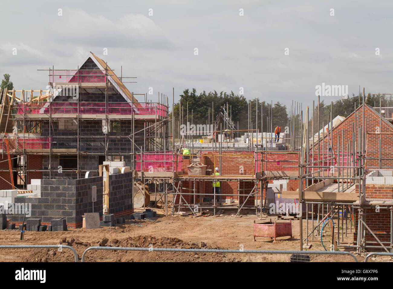 Casa di nuova costruzione su un campo verde sito. Stalham. Norfolk. East Anglia. In Inghilterra. Regno Unito . Foto Stock