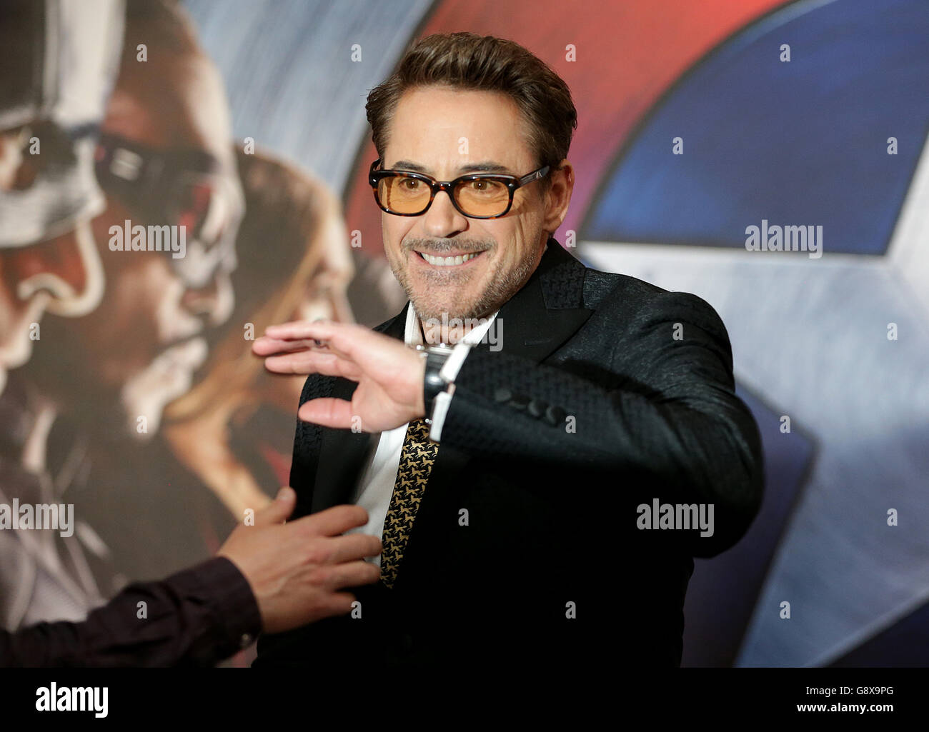 Robert Downey Jr. Al Captain America Civil War Photocall, al Corinthia Hotel, Londra. PREMERE ASSOCIAZIONE foto. Data immagine: Lunedì 25 aprile 2016. Il credito fotografico dovrebbe essere: Daniel Leal-Olivas/PA Wire Foto Stock