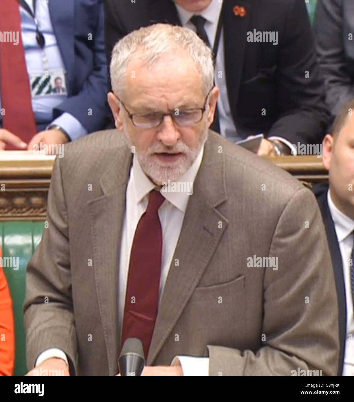 Leader del partito laburista Jeremy Corbyn parla durante il primo ministro di domande nella Camera dei Comuni di Londra. Foto Stock