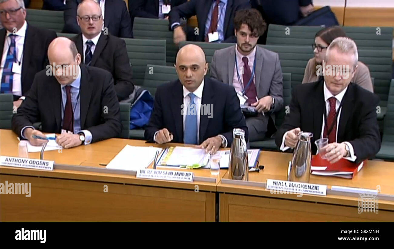 (Da sinistra) Anthony Odgers, Vice Direttore Generale e Direttore, Corporate Finance, UK Government Investments, Business Secretary Sajid Javid e Niall McKenzie, Direttore, infrastruttura e materiali, Dipartimento per il Commercio, l'innovazione e le competenze, danno prova al Comitato per il Commercio, l'innovazione e le competenze di Portcullis House, Londra, sulla crisi dell'industria siderurgica e sugli sforzi per salvare migliaia di posti di lavoro. Foto Stock