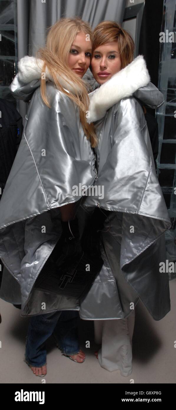 Sam Rowly (L) e Jasmine Lennard durante la festa di lancio per l'Absolut Ice Bar, il primo bar del Regno Unito dove le temperature sono mantenute a -5 gradi centigradi e tutti gli arredi e gli arredi sono scolpiti dal ghiaccio fluviale scandinavo cristallino, Heddon St. Foto Stock