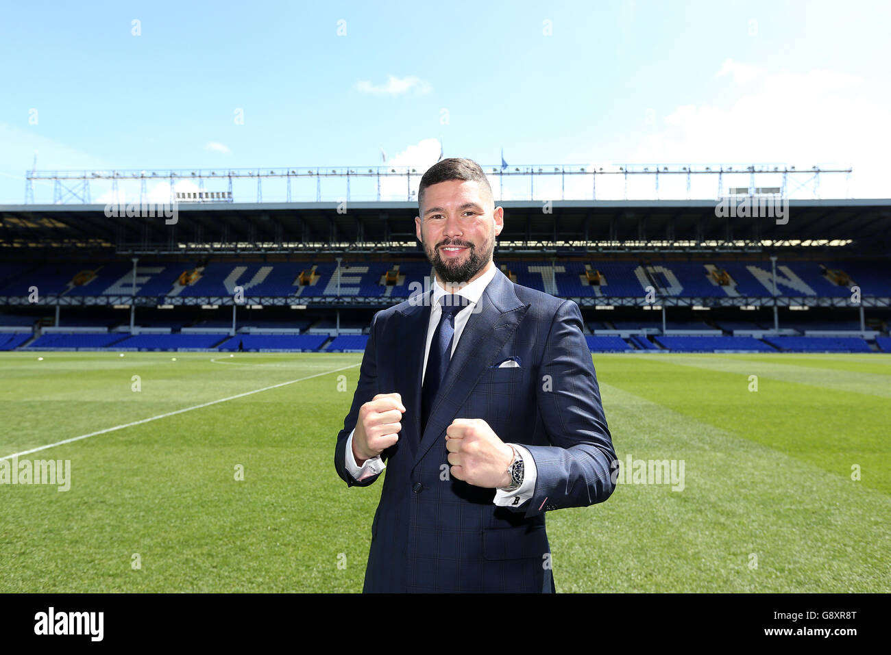 Tony Bellew / Ilunga Makabu Press Conference - Goodison Park. Tony Bellew si pone in campo dopo una conferenza stampa al Goodison Park di Liverpool. Foto Stock