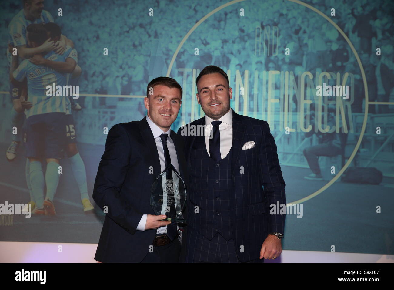 John Fleck di Coventry City è presentato con il giocatore di Il premio Stagione Foto Stock