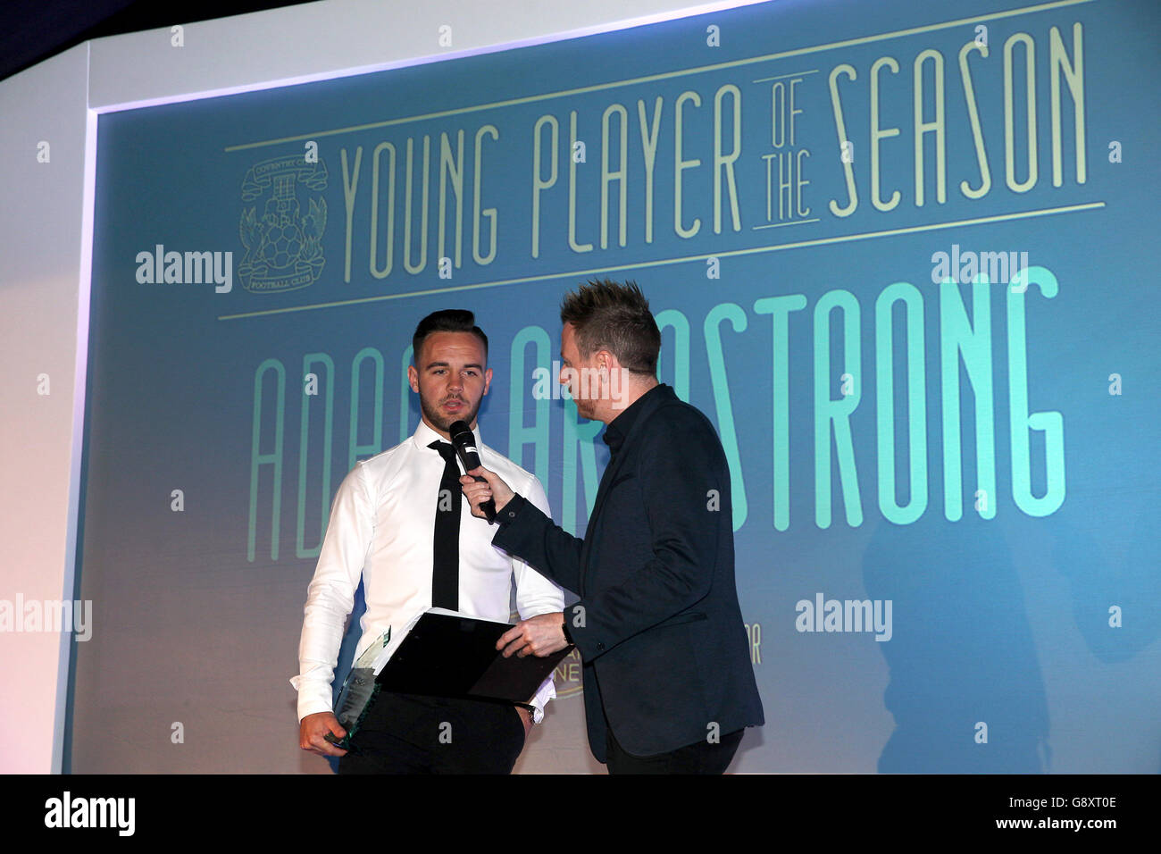 Coventry City End of Season Awards sera. Adam Armstrong di Coventry City viene intervistato dopo aver ricevuto il premio Young Player of the Season Foto Stock
