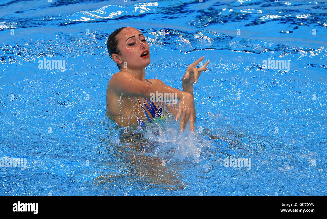 L'Ucraina Anna Voloshyna durante il nuoto sincronizzato preliminare senza solista il giorno uno dei Campionati europei di Aquatics al London Aquatics Center di Stratford. PREMERE ASSOCIAZIONE foto. Data immagine: Lunedì 9 maggio 2016. Vedi la storia della PA IMMERSIONI a Londra. Il credito fotografico dovrebbe essere: John Walton/PA Wire. Foto Stock