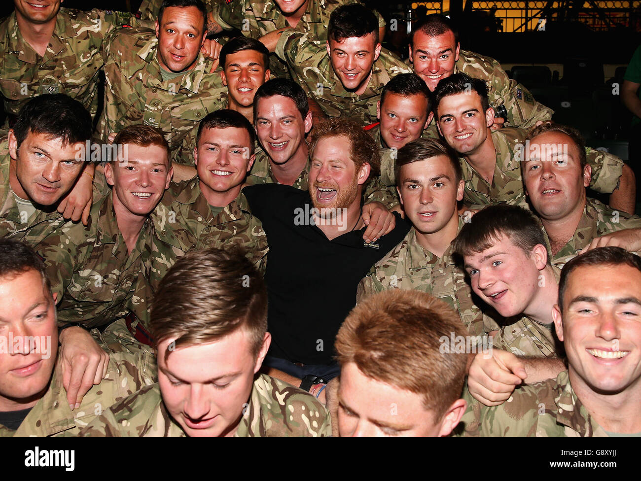 Il principe Harry incontra i membri del British Military al Powerlifting durante i giochi di Invictus Orlando 2016 all'ESPN Wide World of Sports a Orlando, Florida. Foto Stock