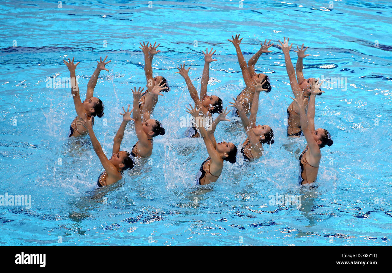 La Spagna compete nella finale Synchronized Swimming Free Combination durante il quarto giorno dei Campionati europei di Aquatics al London Aquatics Centre di Stratford. PREMERE ASSOCIAZIONE foto. Data immagine: Giovedì 12 maggio 2016. Vedi la storia della PA IMMERSIONI a Londra. Il credito fotografico dovrebbe essere: John Walton/PA Wire. RESTRIZIONI: , Nessun uso commerciale senza previa autorizzazione, si prega di contattare PA Images per ulteriori informazioni: Tel: +44 (0) 115 8447447. Foto Stock