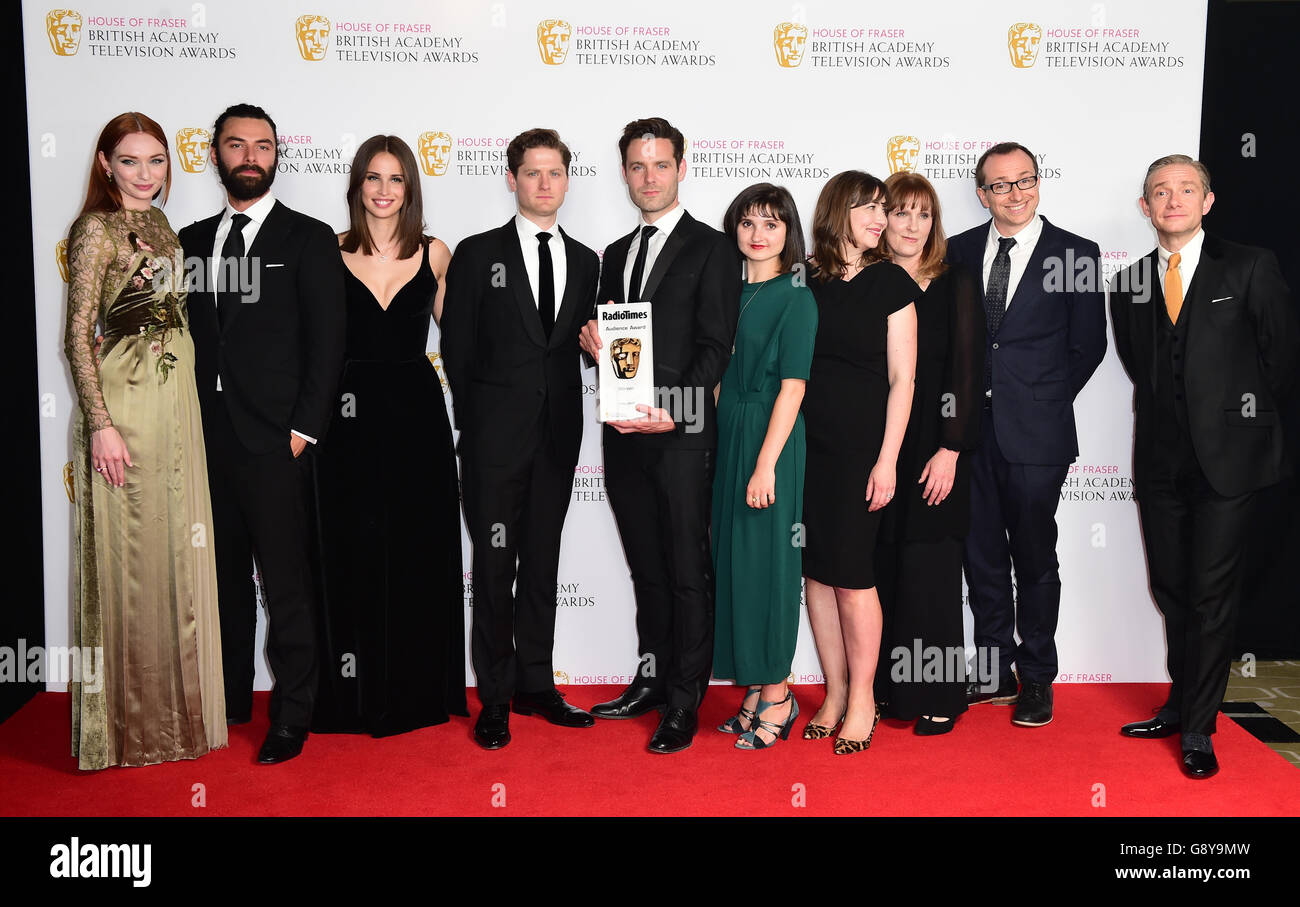 Eleanor Tomlinson, Aidan Turner, Heida Reed, Kyle Soller, Luke Norris, Ruby Bentall e Martin Freeman vincitori del radio Times Audience Award for Poldark durante il House of Fraser BAFTA TV Awards 2016 al Royal Festival Hall di Southbank, Londra. PREMERE ASSOCIAZIONE foto. Data immagine: Domenica 8 maggio 2016. Vedere PA Story SHOWBIZ BAFTA. Il credito fotografico dovrebbe essere: Ian West/PA Wire Foto Stock