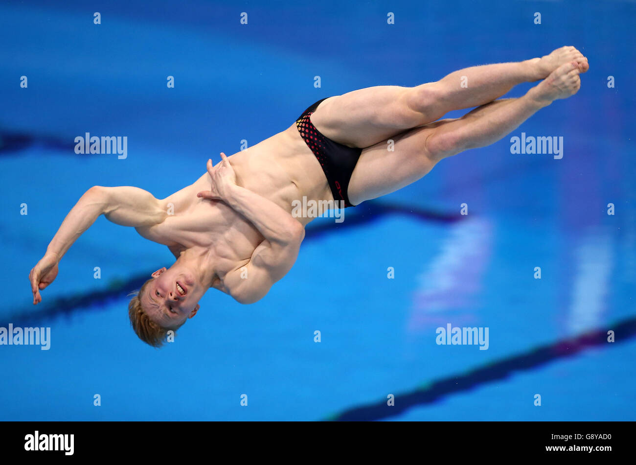 Il tedesco Frithjof Seidel compete nel round preliminare di 1m Men Springboard durante il secondo giorno dei Campionati europei di Aquatics al London Aquatics Centre di Stratford. PREMERE ASSOCIAZIONE foto. Data immagine: Martedì 10 maggio 2016. Vedi la storia della PA IMMERSIONI a Londra. Il credito fotografico dovrebbe essere: John Walton/PA Wire. Foto Stock