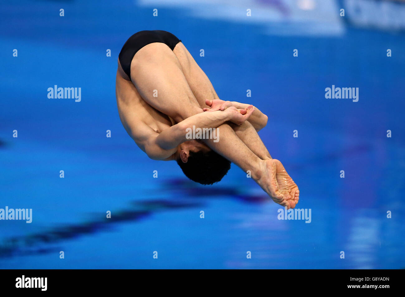 La Jordan Houlden della Gran Bretagna compete nel round preliminare di 1m Men Springboard durante il secondo giorno del Campionato europeo di Aquatics al London Aquatics Center di Stratford. PREMERE ASSOCIAZIONE foto. Data immagine: Martedì 10 maggio 2016. Vedi la storia della PA IMMERSIONI a Londra. Il credito fotografico dovrebbe essere: John Walton/PA Wire. Foto Stock