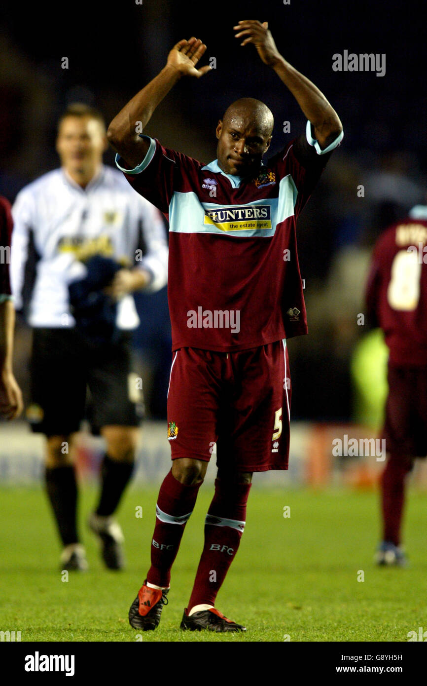 Calcio - Coca-Cola Football League Championship - Leicester City / Burnley - Walkers Stadium. Frank Sinclair di Burnley festeggia alla fine dell'anno Foto Stock