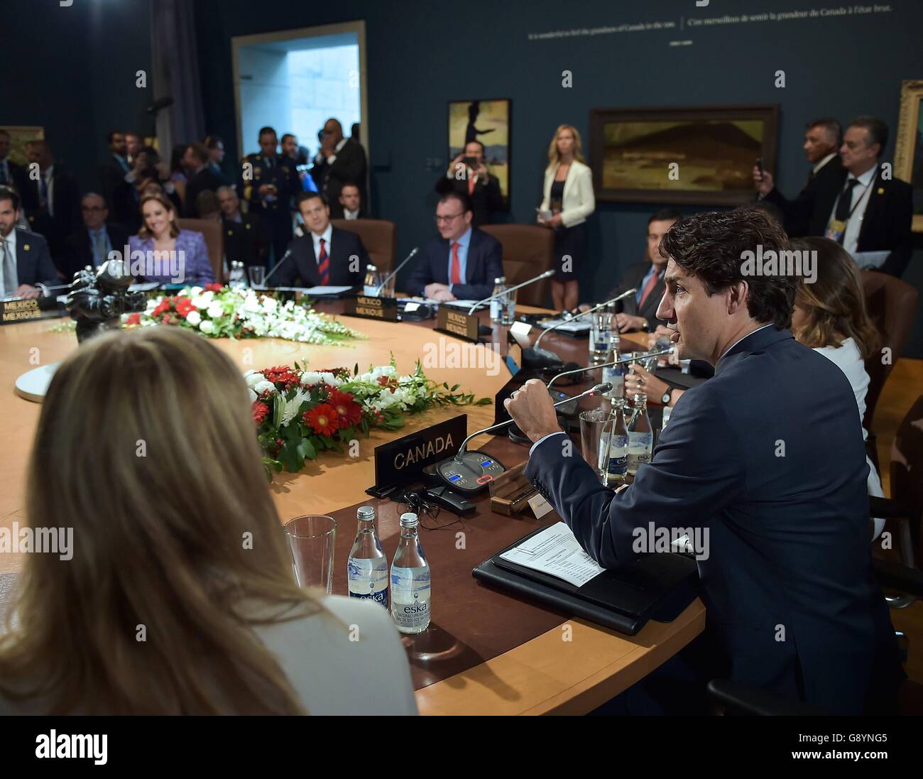 Il primo ministro canadese Justin Trudeau parla durante la prima sessione del North American Leaders Summit con il presidente messicano Enrique Peña Nieto e U.S. Il presidente Barack Obama alla National Gallery of Canada Giugno 29, 2016 a Ottawa, Canada. Foto Stock