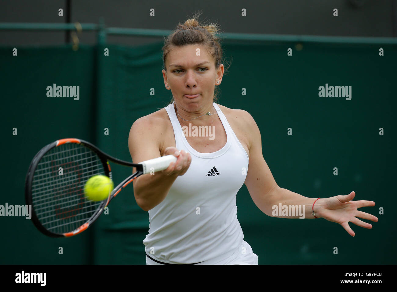 Londra, Regno Unito. Il 30 giugno, 2016. Simona Halep Romania i campionati di Wimbledon 2016 All England Tennis Club, Wimbledon, Londra, Inghilterra 30 giugno 2016 All England Tennis Club, Wimbledon, Londra, Inghilterra 2016 Credit: Allstar Picture Library/Alamy Live News Foto Stock