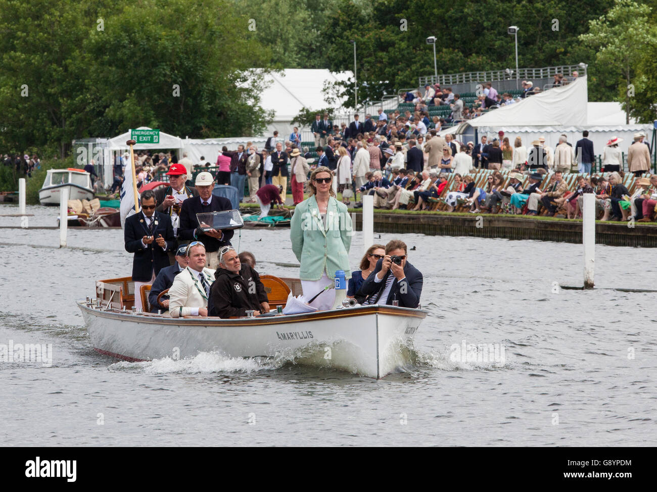 Henley on Thames, Oxfordshire, Regno Unito. Il 30 giugno, 2016. Sarah Winckless è diventata la prima donna Arbitro presso il Royal Henley Regatta. Sarah ha vinto il bronzo nel 2004 Olimpiadi di Atene e oro nei Campionati del Mondo nel 2005 e 2006. Si ritirò dal canottaggio nel 2009 e si è aggiudicato il MBE nel 2015 . Credito: Allan Staley/Alamy Live News Foto Stock