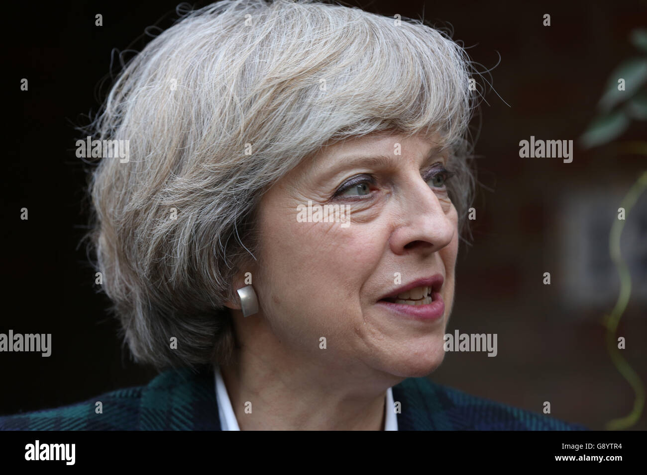 Londra, UK, 30 giugno 2016. Theresa Maggio arriva a Hampstead e Kilburn costituenti house per dare un breve discorso Credito: Fantastico/coniglio Alamy Live News Foto Stock