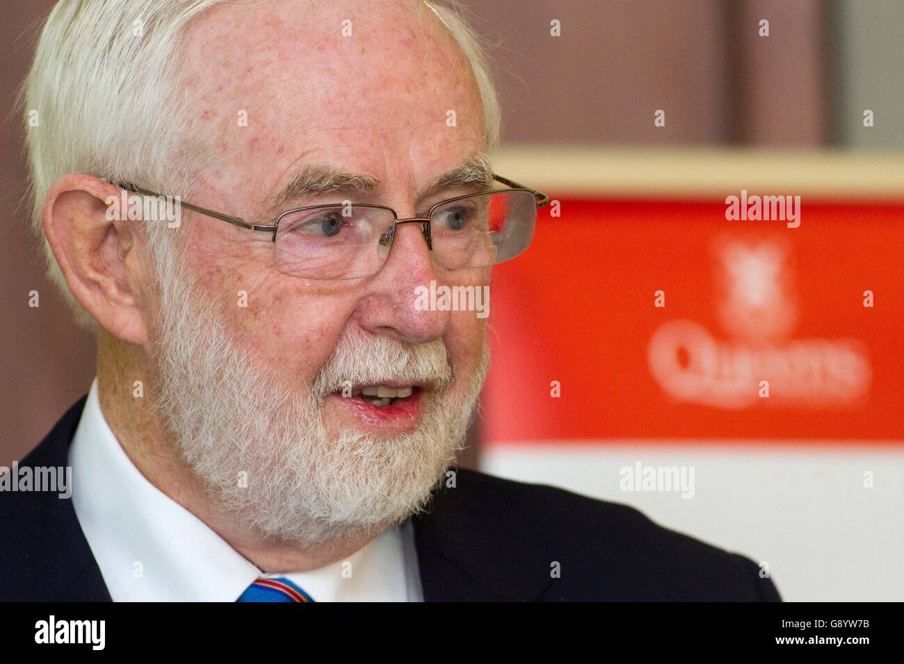 Kingston, Ontario, Canada. Undicesimo Mar, 2016. Premio Nobel co-vincitore in fisica Arthur McDonald parla presso la Queen's University di Kingston, Ont., il 11 marzo 2016. © Lars Hagberg/ZUMA filo/Alamy Live News Foto Stock