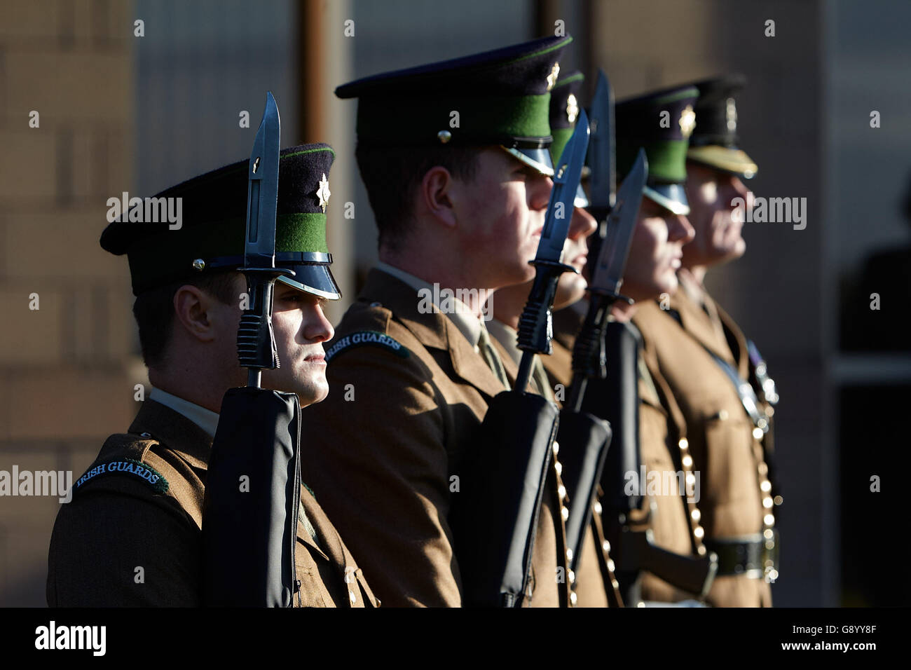 Newtownards, County Down, Irlanda del Nord. 1 Luglio, 2016. I membri delle guardie irlandesi alla veglia Nazionale per commemorare il centenario del primo giorno della battaglia della Somme, Somme Museum, Newtownards, County Down, Irlanda del Nord, 1° luglio 2016. Credito: Radharc Immagini/Alamy Live News Foto Stock