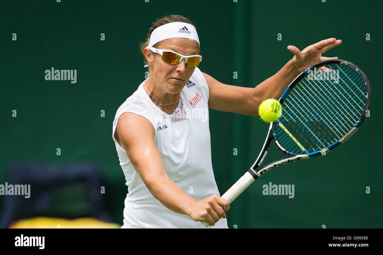 Londra, UK, 30 giugno 2016. All England Lawn Tennis e Croquet Club di Londra, Inghilterra. Il torneo di Wimbledon Tennis Championships giorno quattro. KIRSTEN FLIPKENS (BEL) durante il suo gioco con i tasti (USA) in un set di 3 perdita © Azione Plus immagini di sport/Alamy Live News Foto Stock