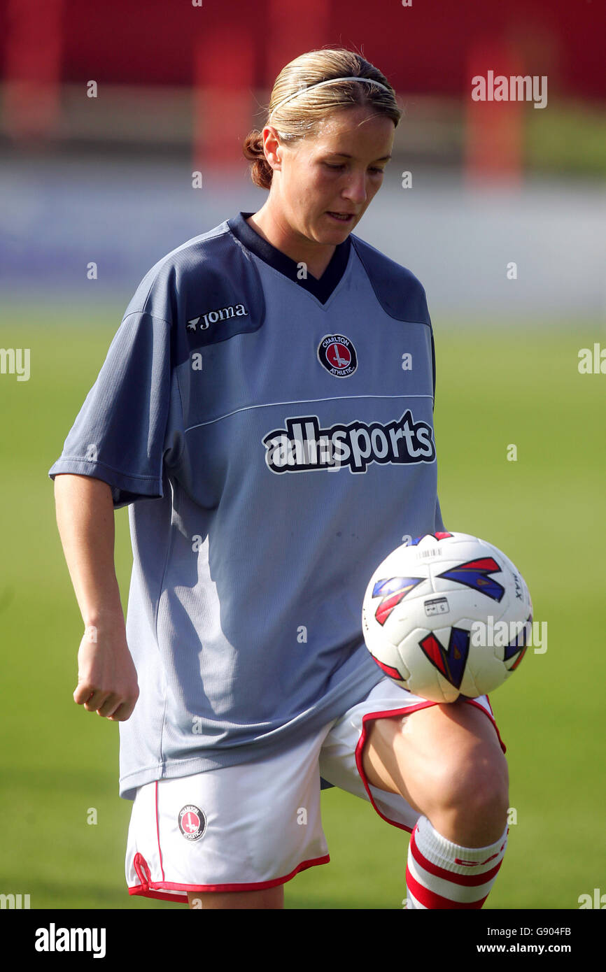 Calcio - fa Nationwide Women's Premier League - Charlton Athletic v Everton - Glyn Hopkin Stadium. Casey Stoney di Charlton Athletic si riscalda Foto Stock