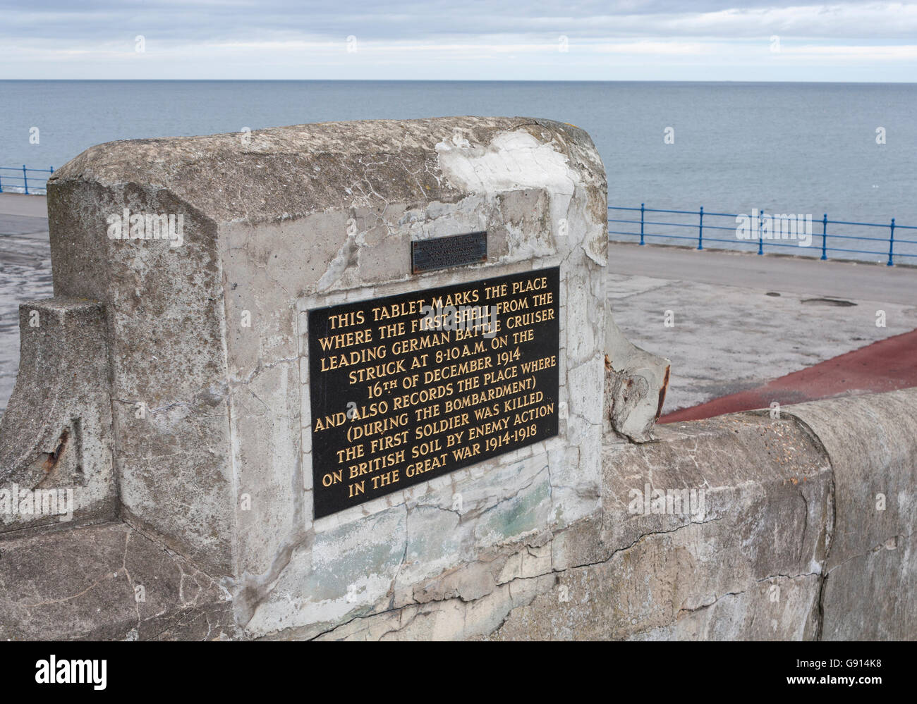 Lapide segna il punto in cui il primo soldato italiano ucciso sul suolo britannico durante la prima guerra mondiale (1914-1918). Hartlepool. Regno Unito Foto Stock