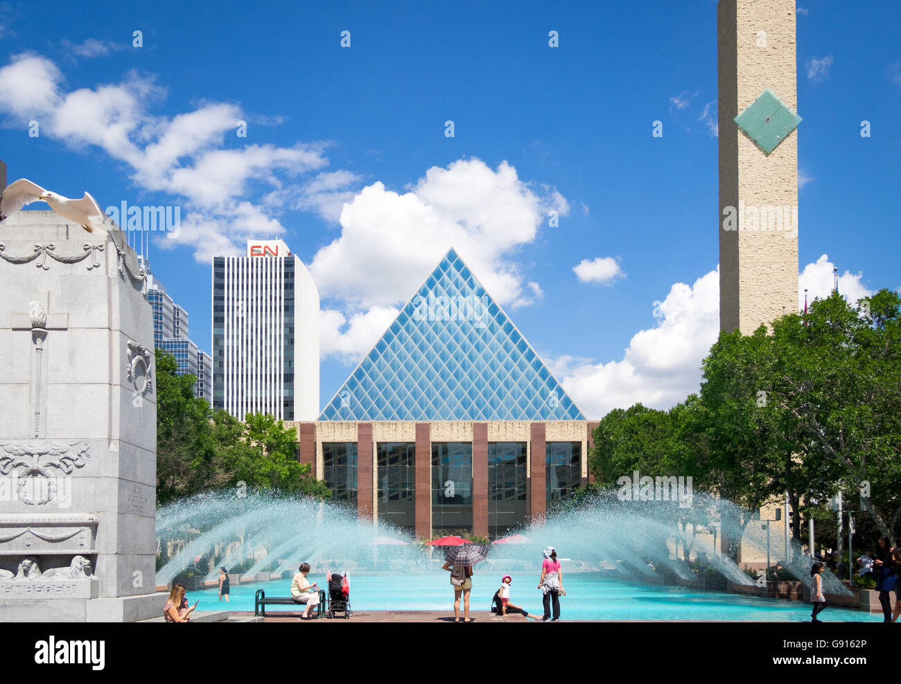 Una vista estiva di Edmonton City Hall. Edmonton, Alberta, Canada. Foto Stock