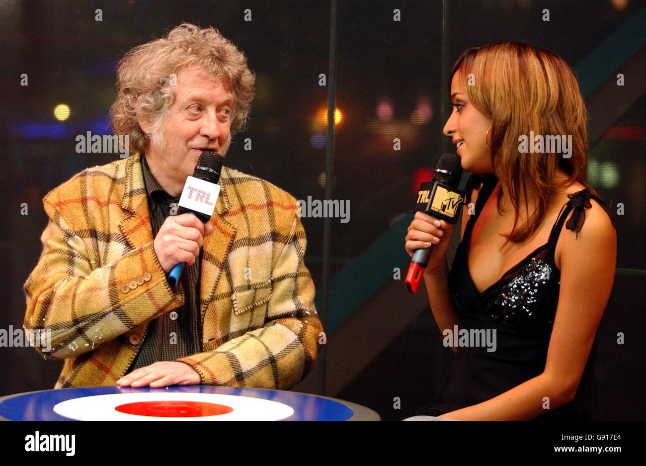 Noddy Holder durante la sua apparizione ospite sul MTV's TRL - Total Request Live-show, tenuto presso i loro studi in Leicester Square, nel centro di Londra. Foto Stock