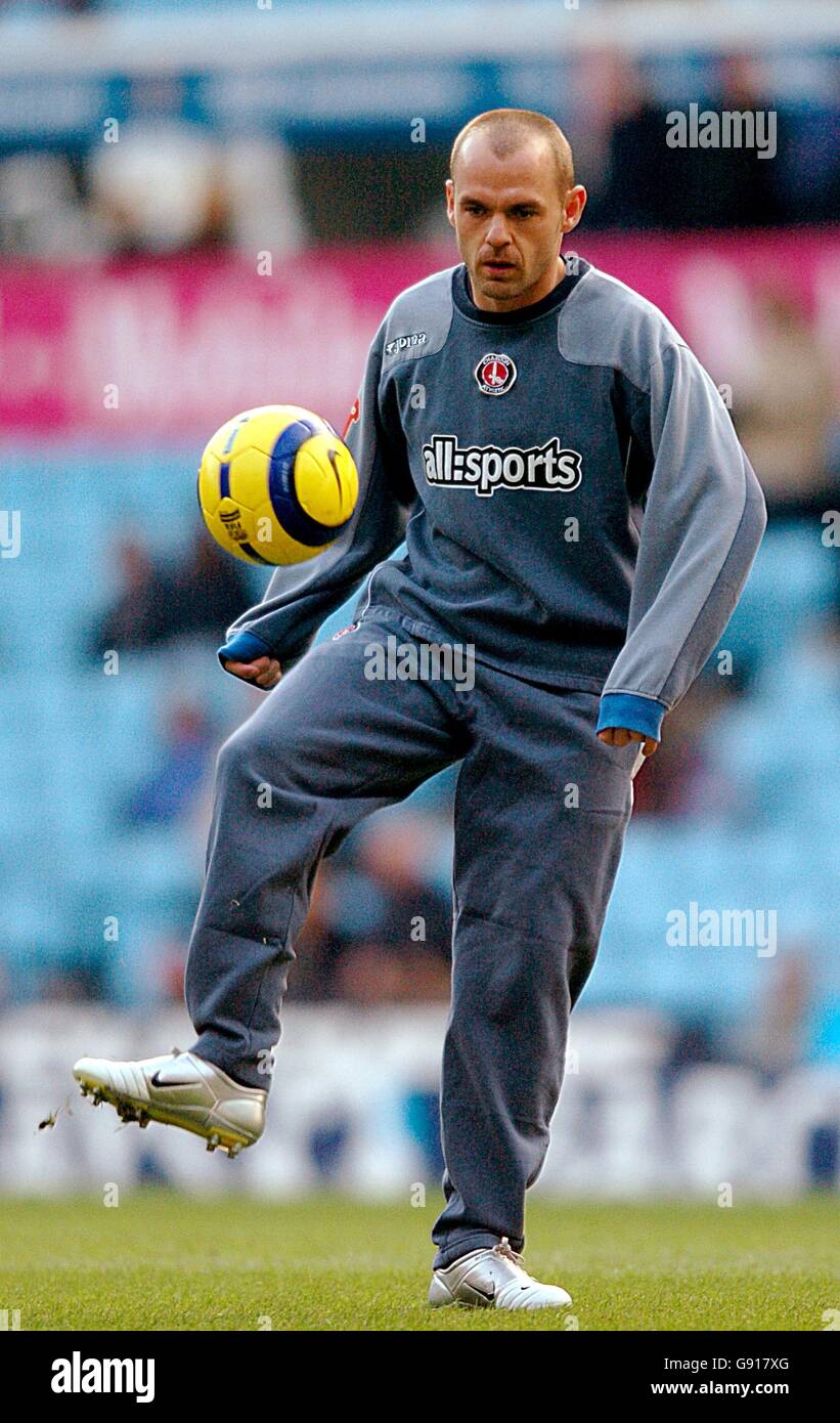 Danny Murphy di Charlton Athletic si riscalda prima della partita Foto Stock