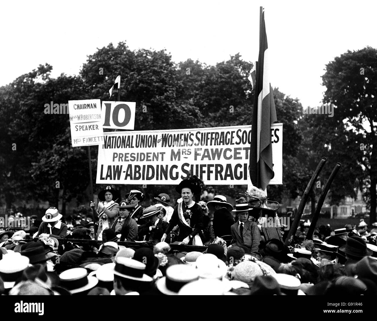 Millicent Fawcett, che ha fondato l'Unione Nazionale del suffragio delle Donne, parla al pellegrinaggio Suffragette di Hyde Park. Foto Stock